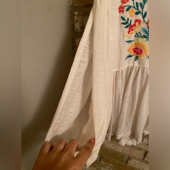 Embroidered Top - Picture 4 of 4